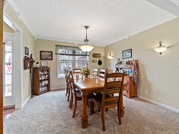 3rd image of 1692 Barrywood Cir E