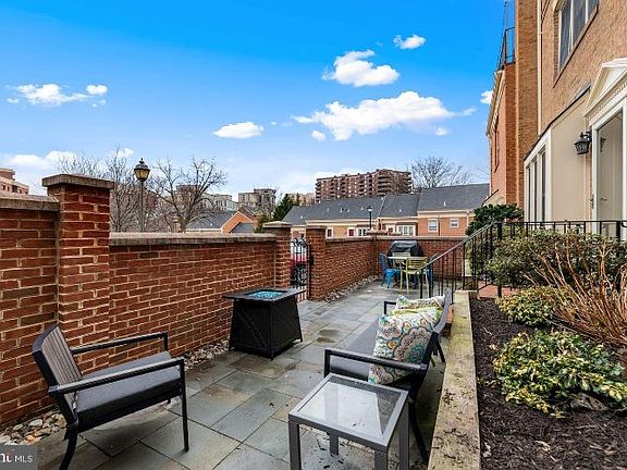 2nd image of 2520 Fairfax Dr #2CIII