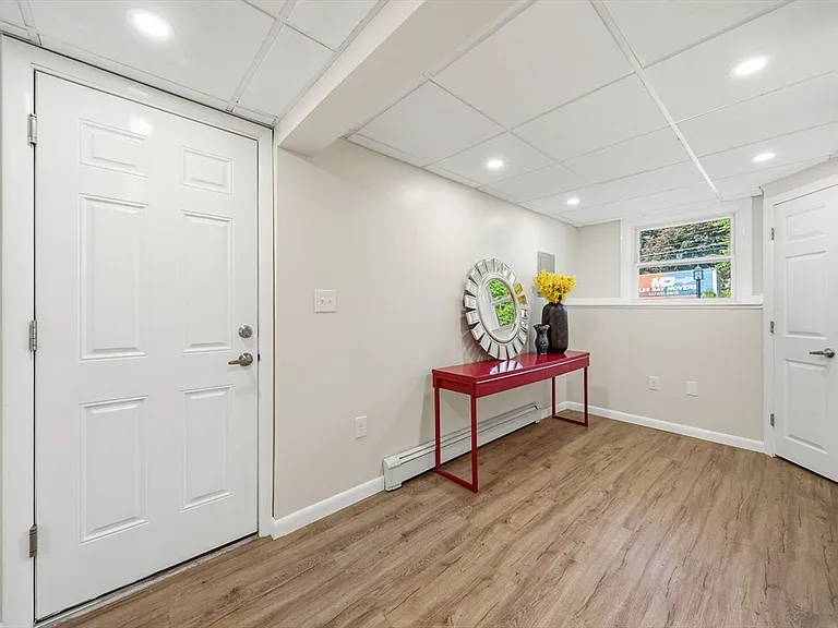 221 Totten Pond Rd — Photo 20