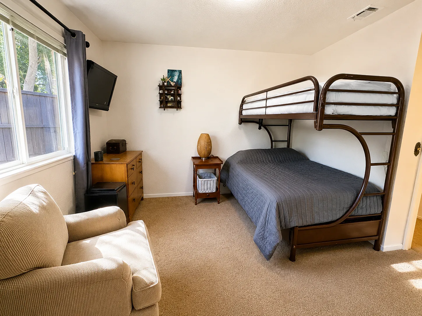 3 bed, 1181 sqft, $1,095 — Photo 1