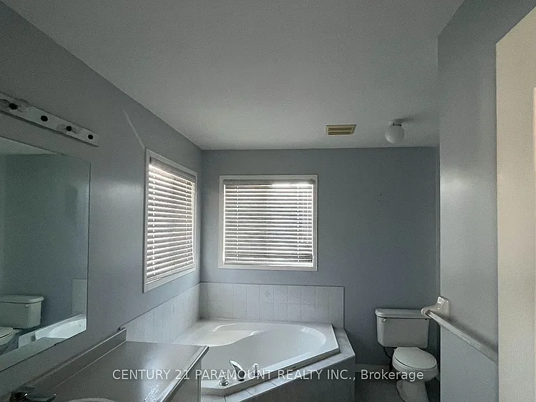 34 Jewel Cres — Photo 11