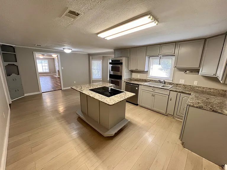 5638 Curzon Ave — Photo 17