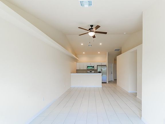 3rd image of 805 NE 11th Ter