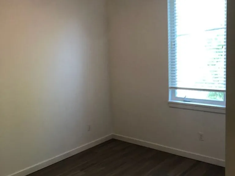 4326 N Mississippi Ave — Photo 3