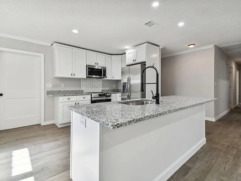 535 W Palmeden Dr — Photo 5