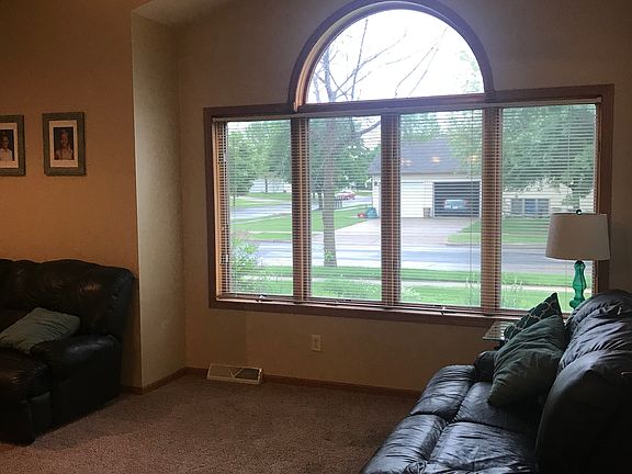 3rd image of 601 Pioneer Dr