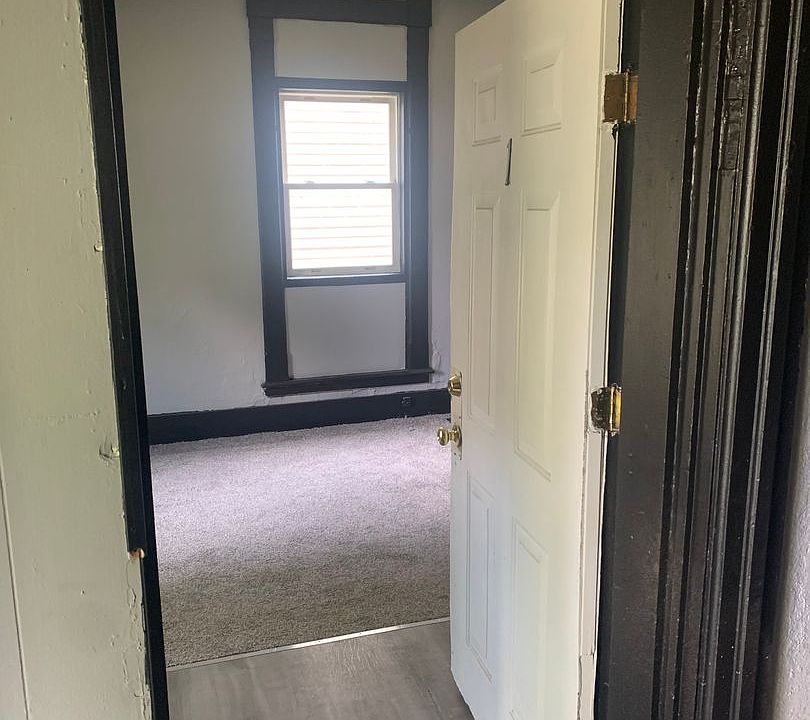 1st image of 1204 NE Madison Ave #1