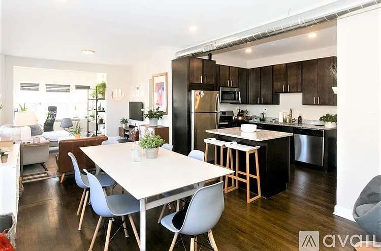 1604 W Berwyn Ave #2 — Photo 1