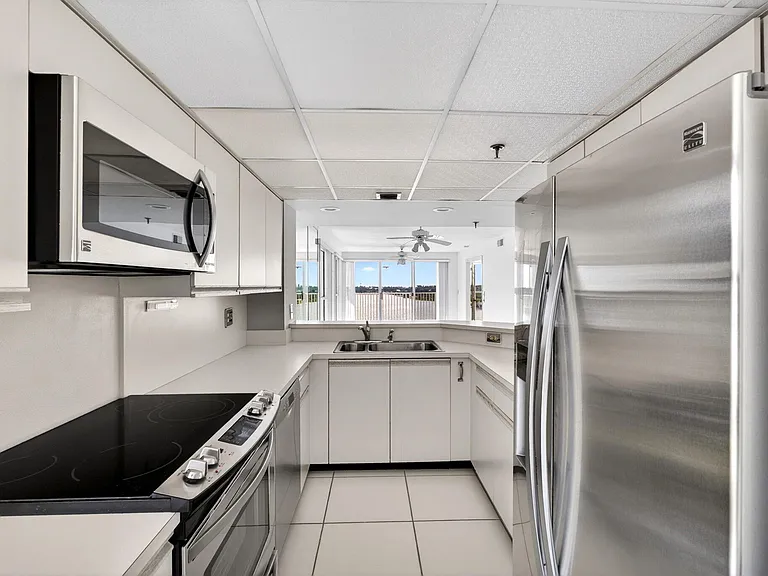 3901 S Flagler Dr #901 — Photo 3