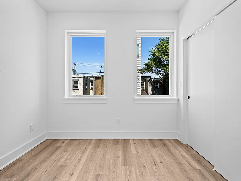 2456 Frankford Ave — Photo 48