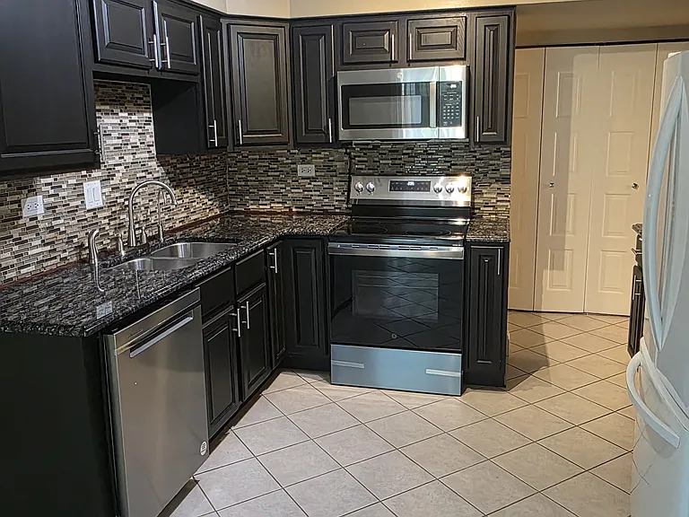 556 Manor Cir — Photo 6