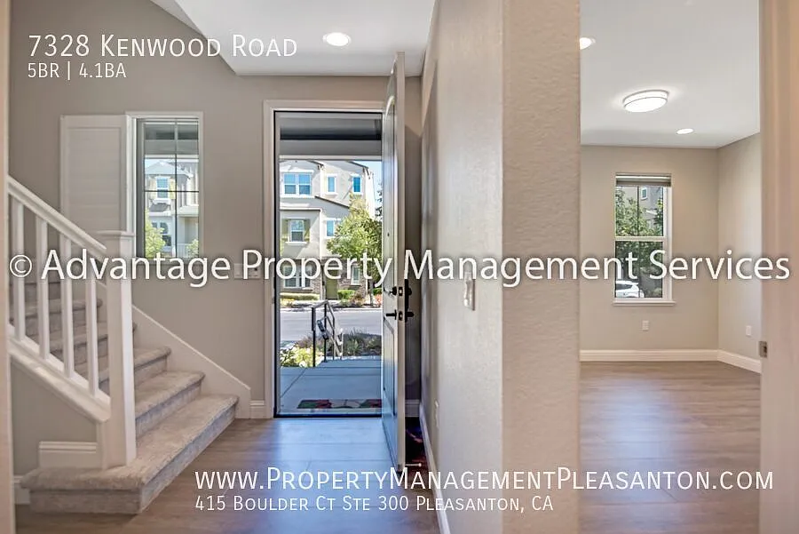 Gorgeous 3-story 5 bed, 4.5 bath, 3187 sq. ft. home in Wallis Ranch — Photo 3
