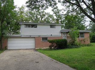 1135 Pfingsten Rd, Glenview, IL 60025