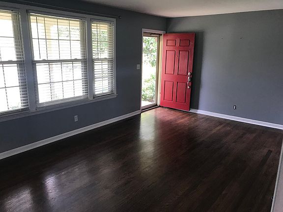 3rd image of 3007 Stafford Dr