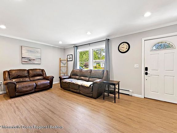 4th image of 1532 10th Ave