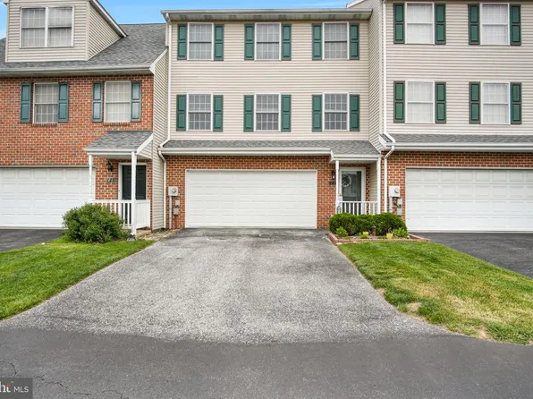 126 Country Ridge Dr, Red Lion, PA 17356