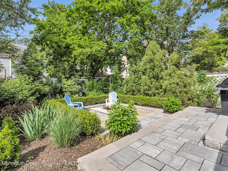 237 Bay Ave — Photo 38