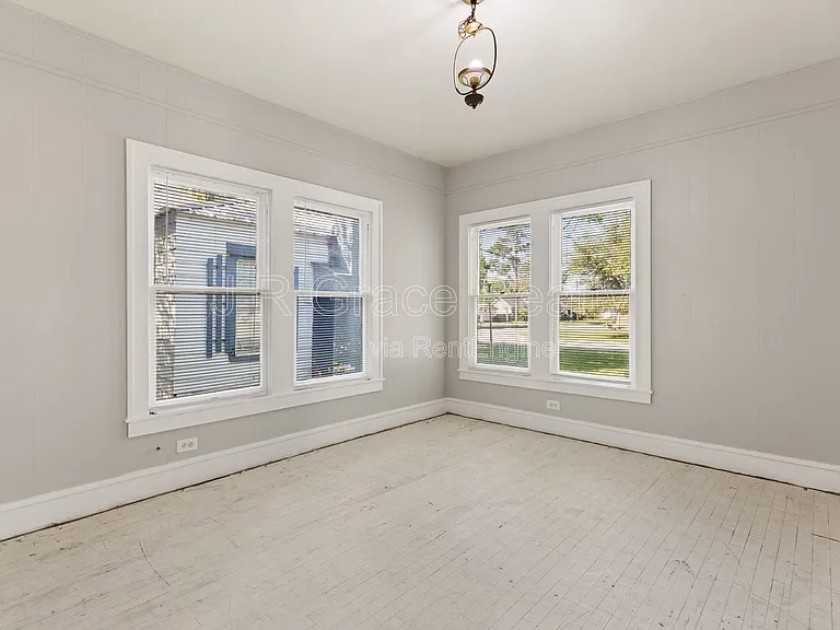 609 E Walker St — Photo 11