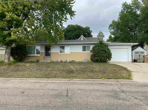 325 11th Ave NE, Minot, ND 58703