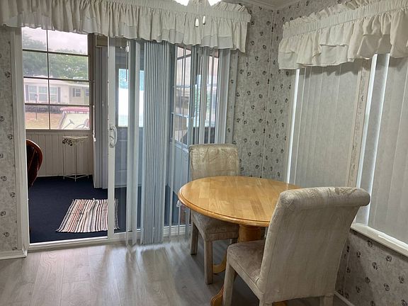 4th image of 517 Caymen Dr #205
