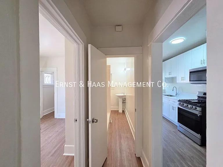 1027 1/2 E Ocean Blvd — Photo 14