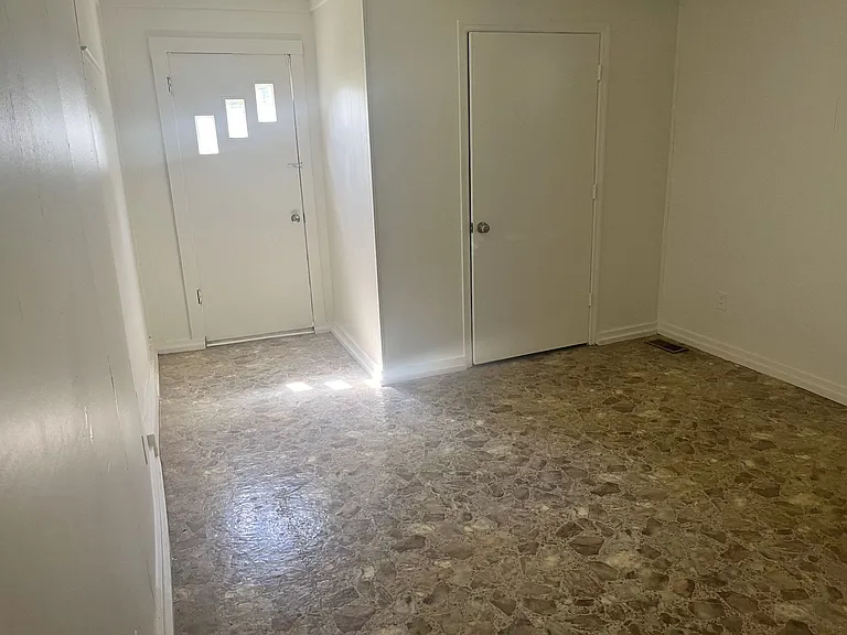 210 Downey St — Photo 5