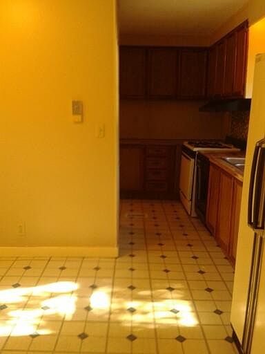 2nd image of 516 W Lincoln St
