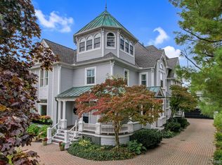 560 Pierce St, Birmingham, MI