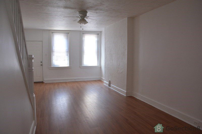 1st image of 1811 E Clementine St