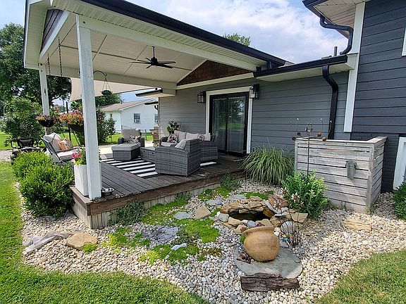 Deck mini pond fountain