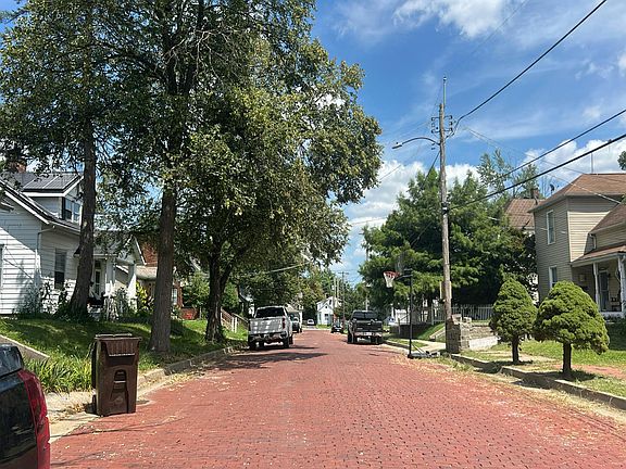 4th image of 708 Linden St