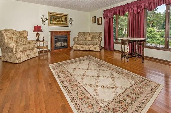 4th image of 4424 Fieldstone Dr