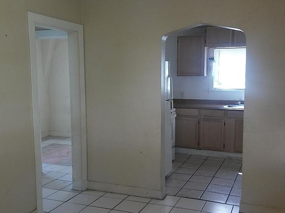 3rd image of 7712 N Huntley Ave
