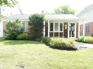 1009 N Beverly Ln, Arlington Heights, IL 60004