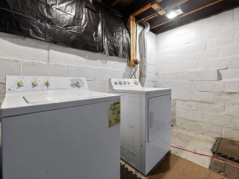 151 Wolcott Ave — Photo 30