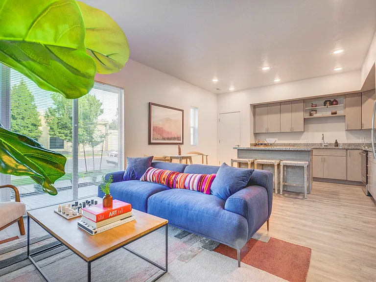 Hawthorne Townhomes — Photo 2