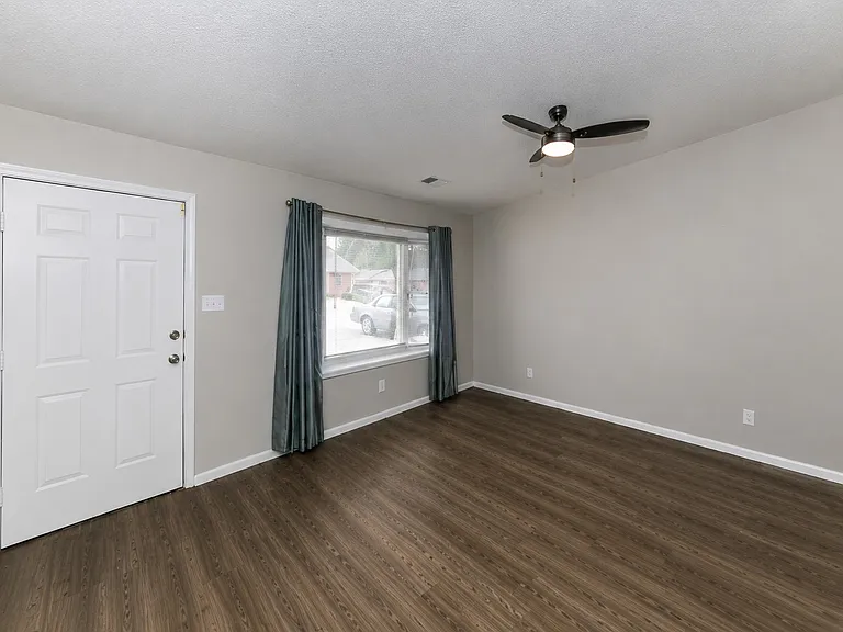 1128 McKinnon Dr — Photo 7