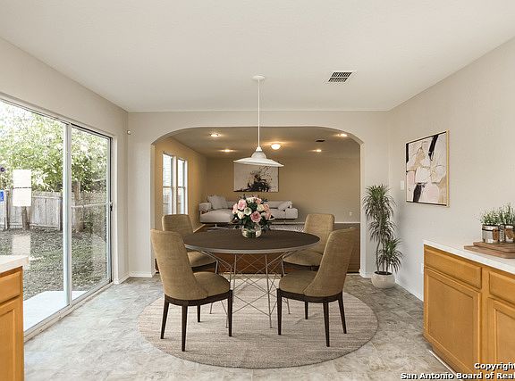 3rd image of 406 Redbud Trce