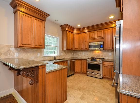 4th image of 402-404 Columbus Ave