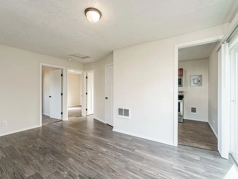 300 SE 100th Ave #B — Photo 4