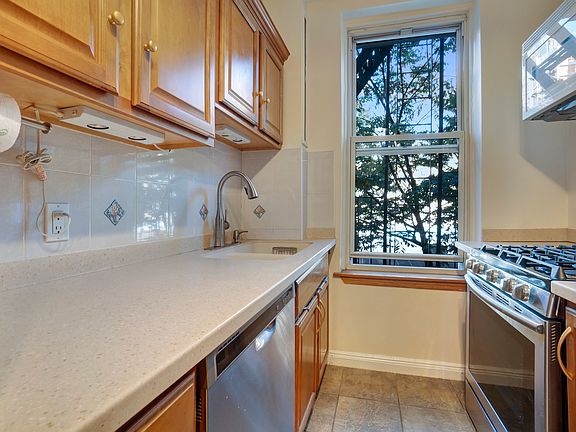 5th image of 226 E 75th St APT 2A
