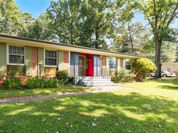 3721 Hawkedale Dr, Winston Salem, NC 27106