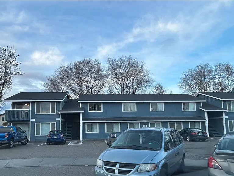 Kamden Court — Photo 27