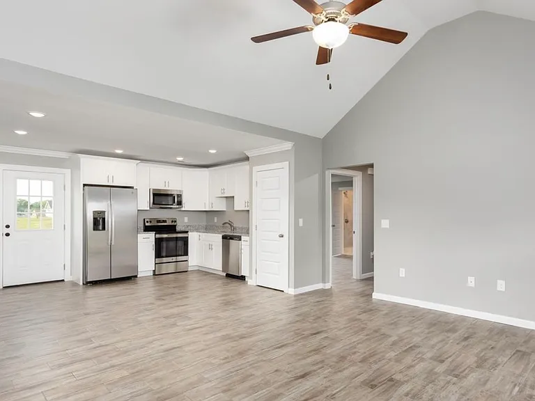 217 Skyview Cir — Photo 2