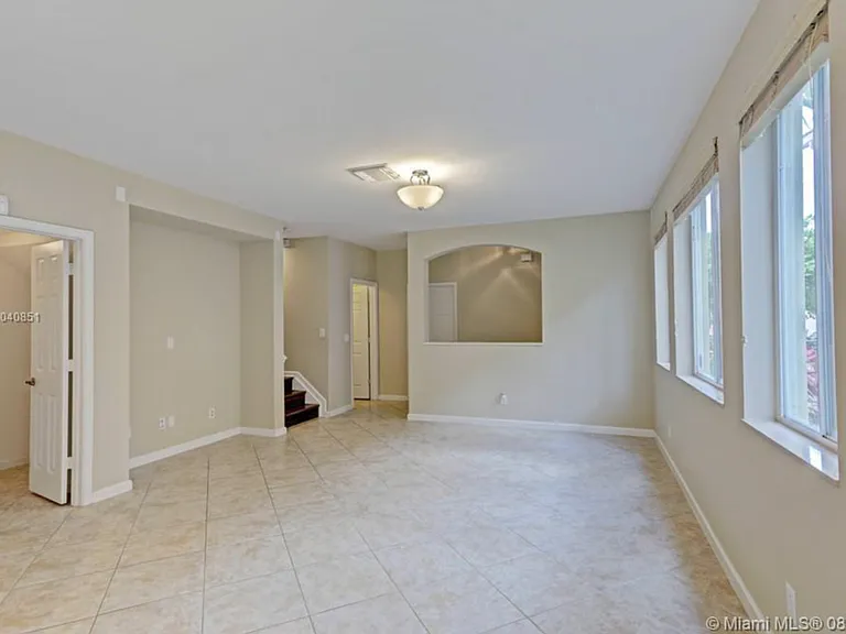 3211 Scarletta Dr — Photo 9