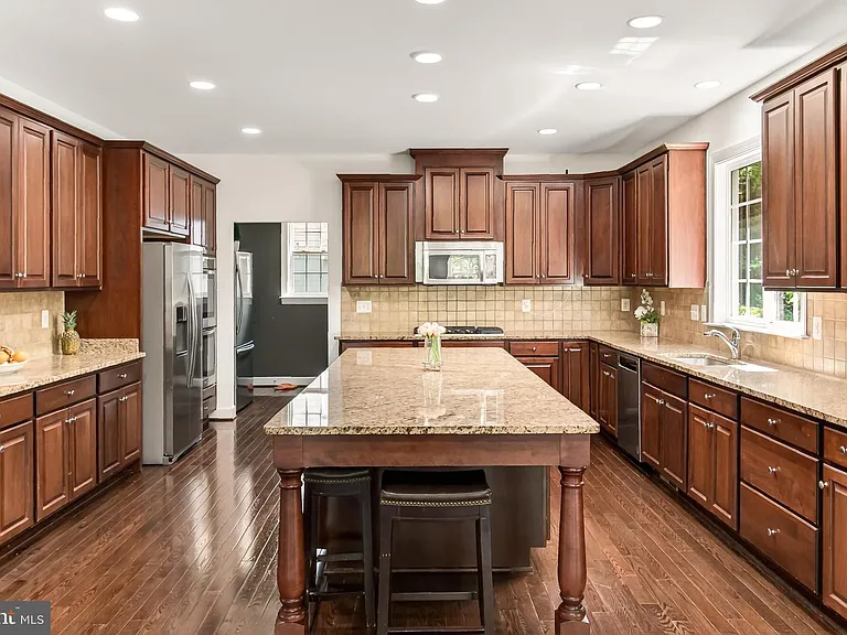 8901 Hargrove Ct — Photo 13