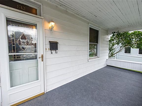 2nd image of 132 Jefferson Ave