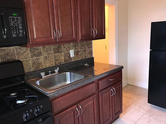 3rd image of 565 Bergen Ave APT 5