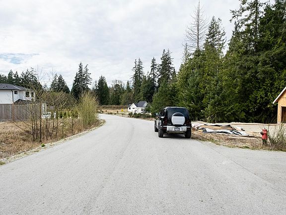 3rd image of 1221 Castle Rd