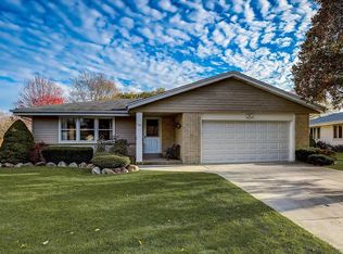 5925 Sugarbush Ln, Greendale, WI 53129